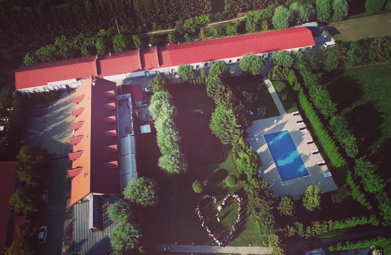 Hotel Vadvirág Panzió Ágfalva Exterior foto
